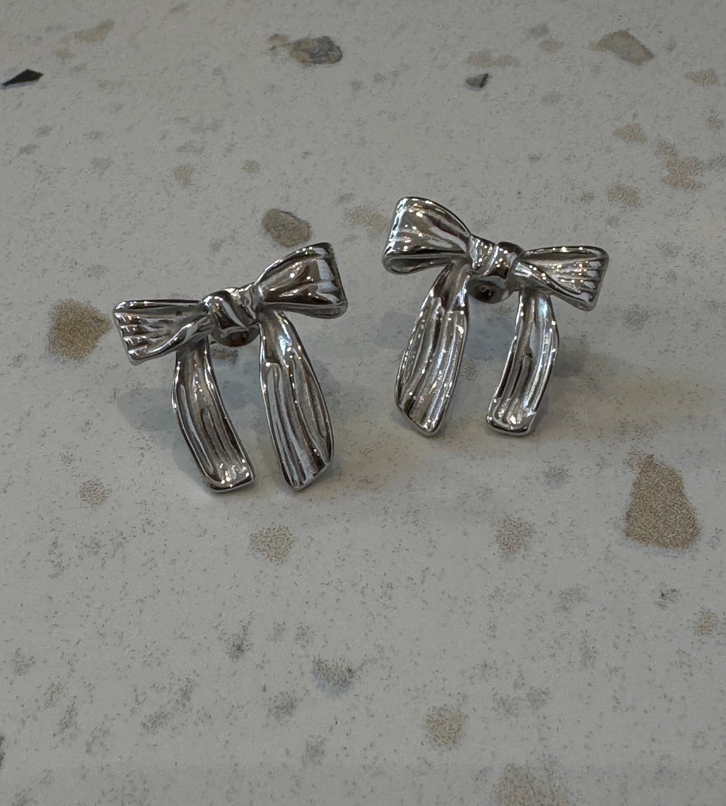 Bow earrings silver