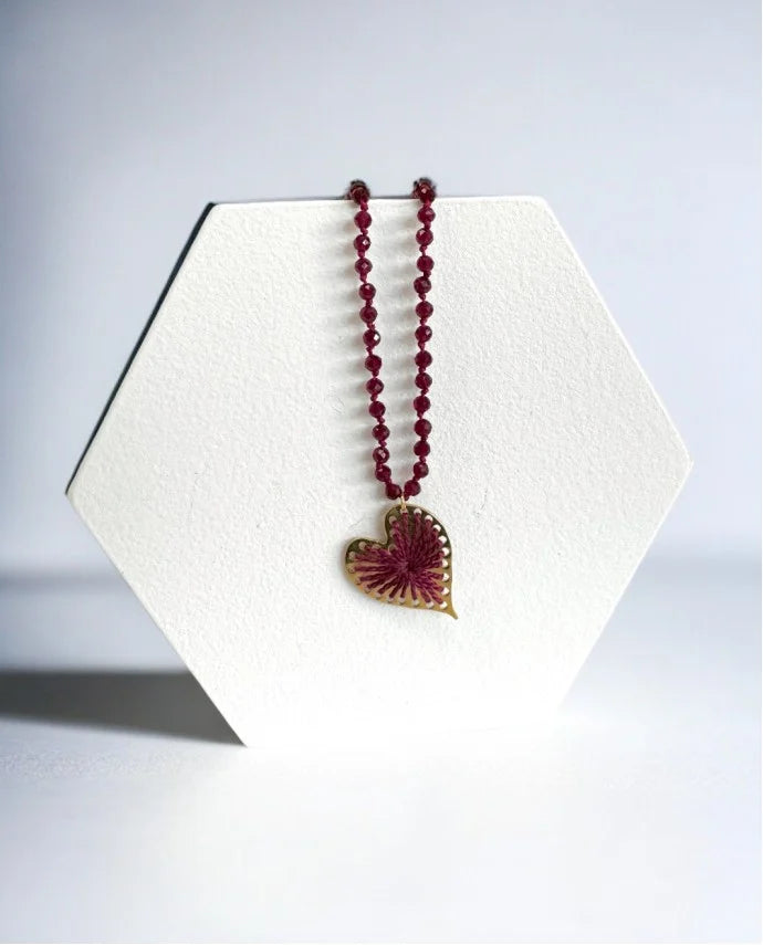 Heartfelt Grove Necklace Borbeux