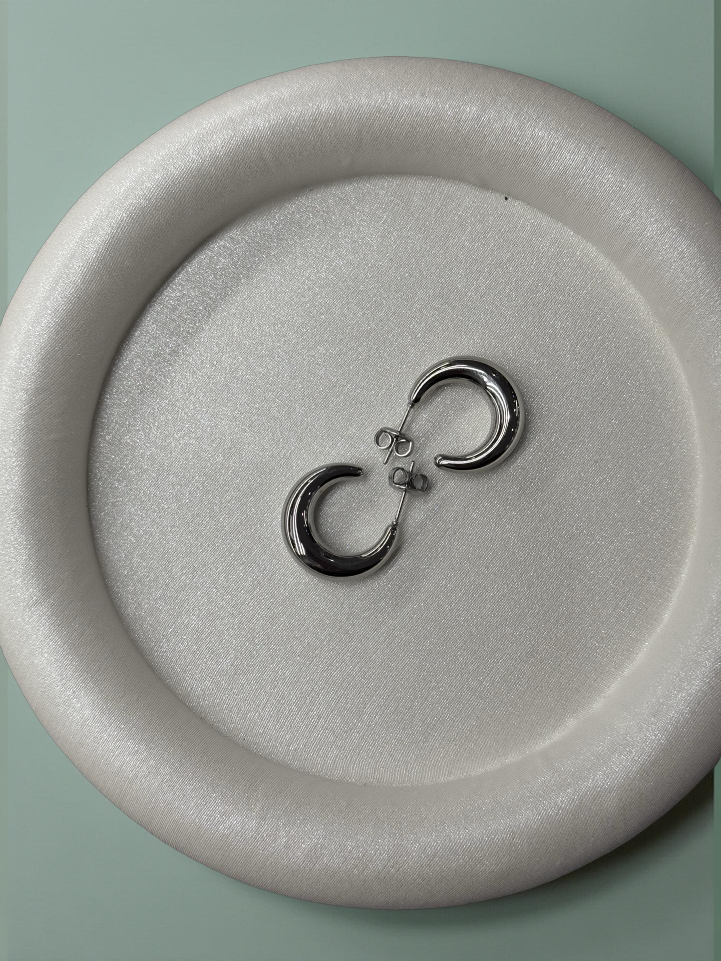 Basic Earrings Silver Medium