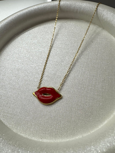 Kiss me Necklace
