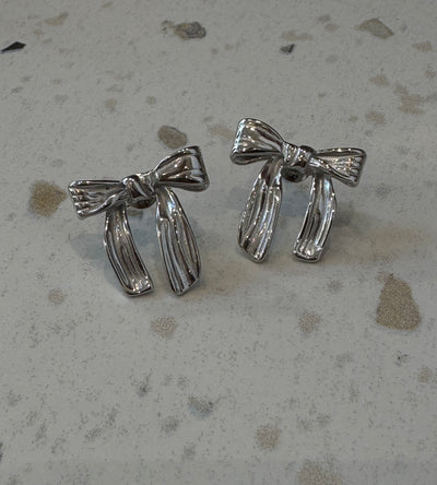 Bow earrings silver
